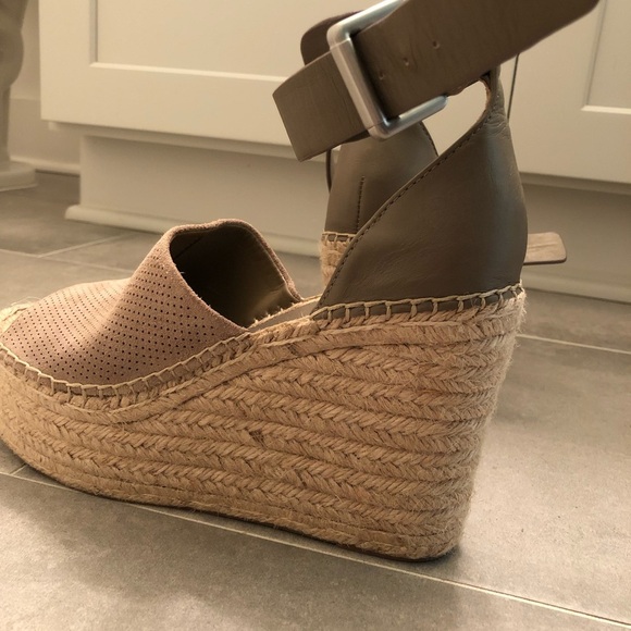 Marc Fisher Platform Sandals - Size 8 - Picture 6 of 8